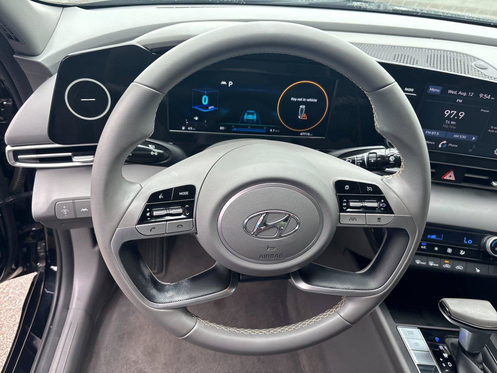 Used 2022 Hyundai Elantra SEL w/ Convenience + Premium Package FWD image 18