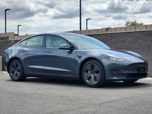 Used 2023 Tesla Model 3 Standard Range RWD image 2