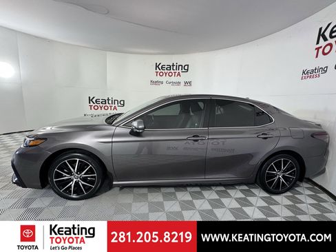 Certified 2023 Toyota Camry SE w/ Convenience Package image 9