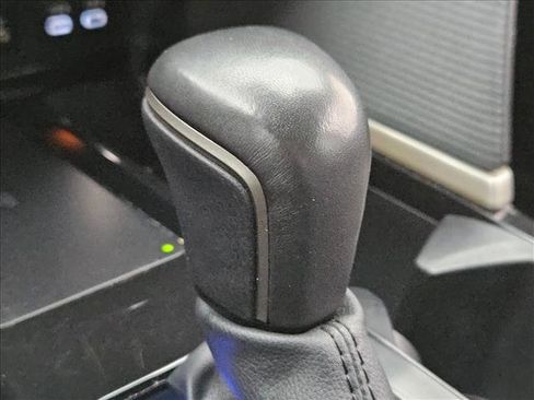 Used 2025 Toyota Camry SE image 13