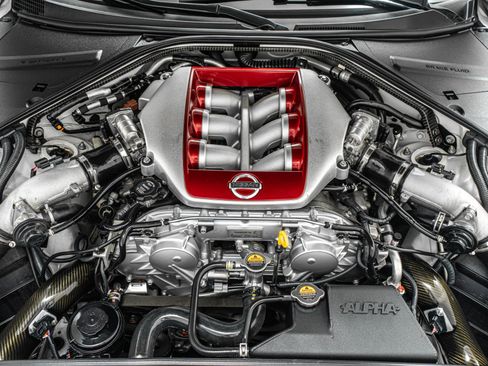 Used 2021 Nissan GT-R Premium AWD/4WD image 12