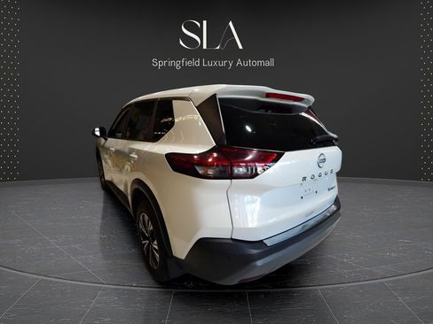 Used 2023 Nissan Rogue SV image 9