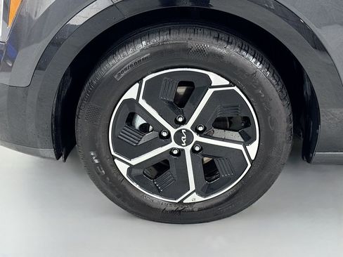 Used 2024 Kia Niro SX image 11