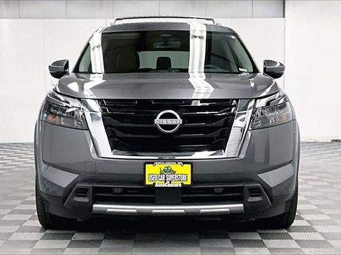 Used 2025 Nissan Pathfinder Platinum image 3