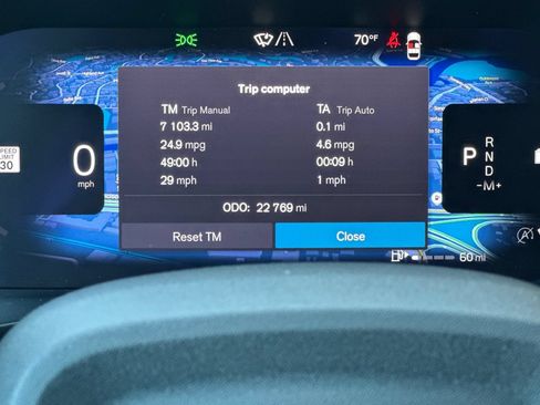 Certified 2023 Volvo XC40 B5 Plus w/ Driver Assist Package AWD/4WD image 29