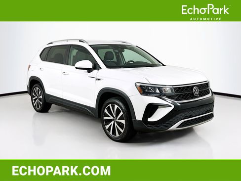 Used 2024 Volkswagen Taos SE image 1