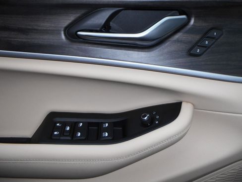 New 2025 Jeep Grand Cherokee Limited image 18