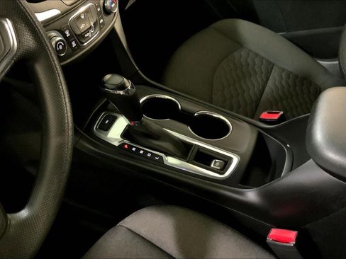 Used 2021 Chevrolet Equinox LT w/ LPO, Cargo Package image 16