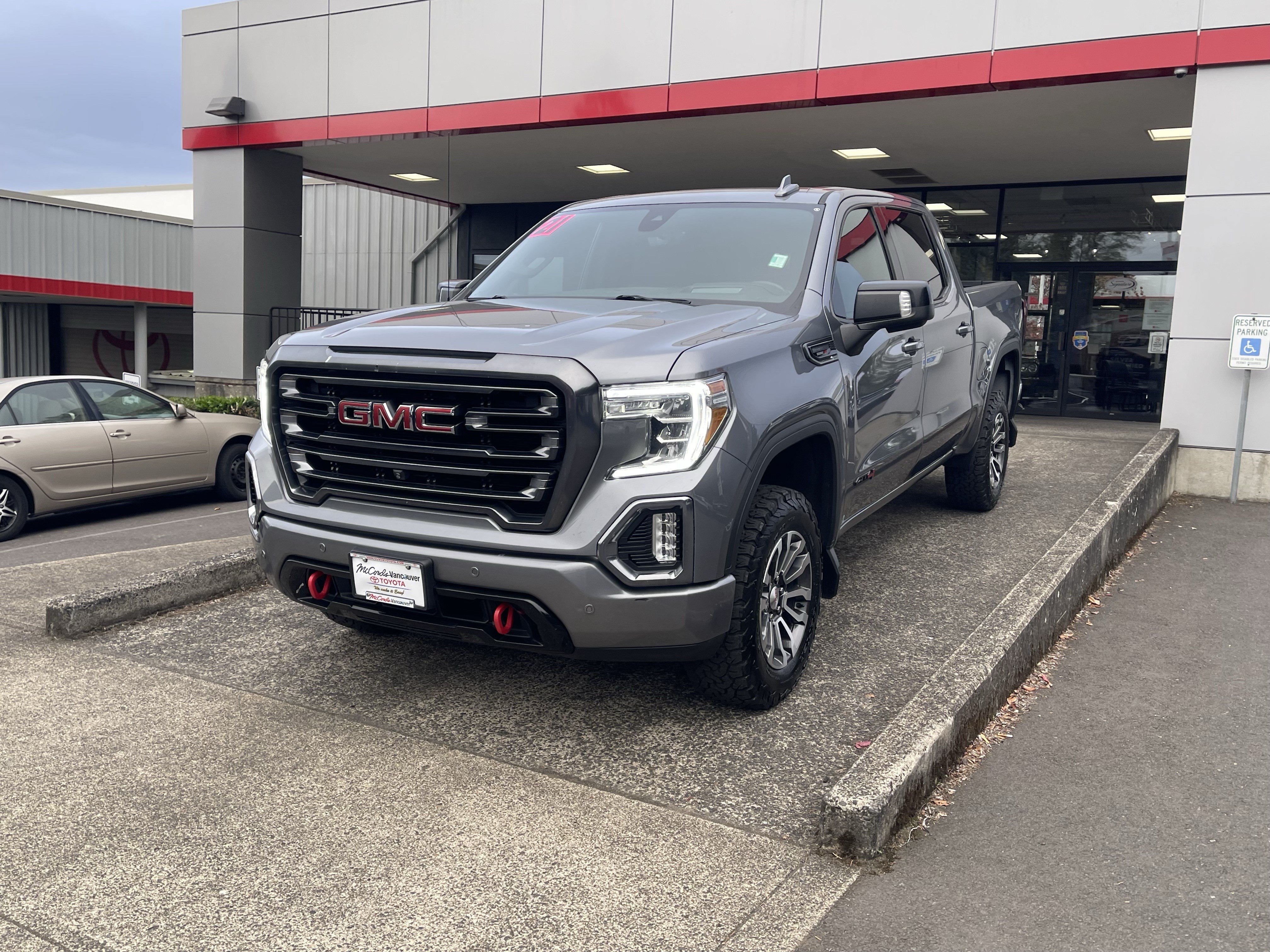 Used 2021 GMC Sierra 1500 AT4 w/ AT4 Value Package AWD/4WD image 3