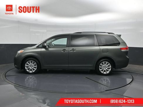 Used 2014 Toyota Sienna LE AWD/4WD image 7