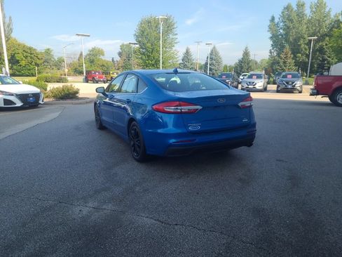 Used 2019 Ford Fusion SE FWD image 4