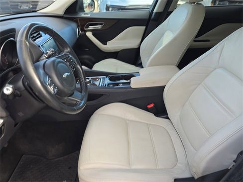 Used 2017 Jaguar F-PACE Prestige image 21