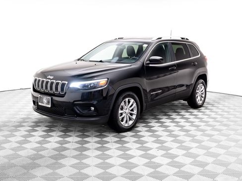 Used 2019 Jeep Cherokee Latitude w/ Cold Weather Group FWD image 1
