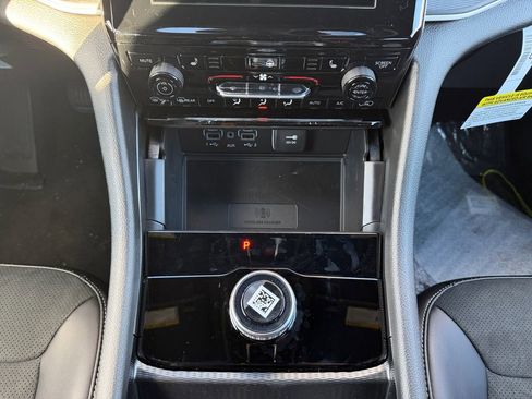 New 2025 Jeep Grand Cherokee Altitude image 11