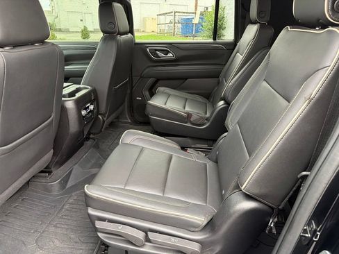 Used 2022 GMC Yukon XL SLT w/ SLT Premium Package AWD/4WD image 19