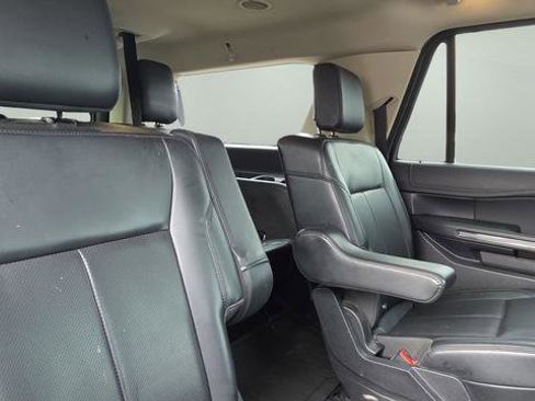 Used 2022 Ford Expedition Max XLT image 18
