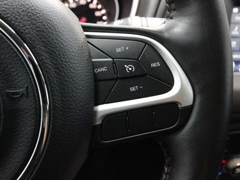 Used 2019 Jeep Compass Latitude w/ Cold Weather Group AWD/4WD image 18