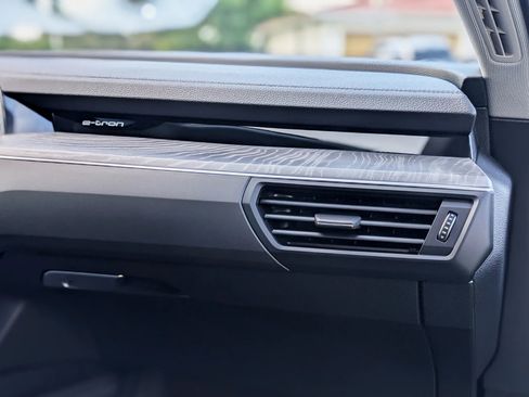 Used 2021 Audi e-tron Premium w/ Towing Package image 73