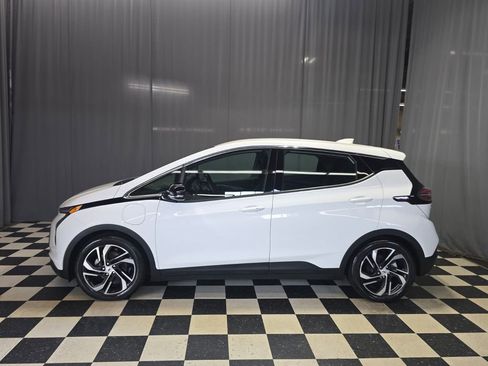 Used 2023 Chevrolet Bolt LT w/ Infotainment Package FWD image 18
