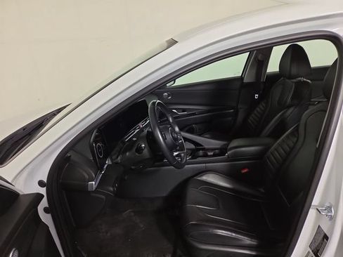 Used 2024 Hyundai Elantra Limited FWD image 11