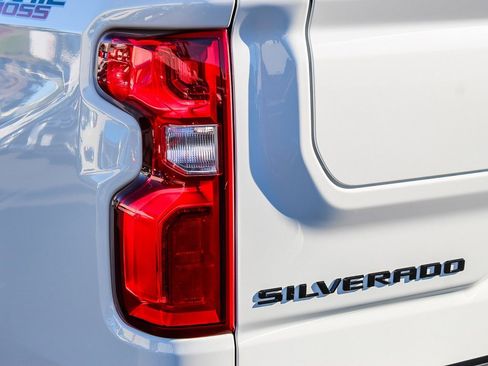 Used 2022 Chevrolet Silverado 1500 LT Trail Boss w/ Convenience Package II image 12