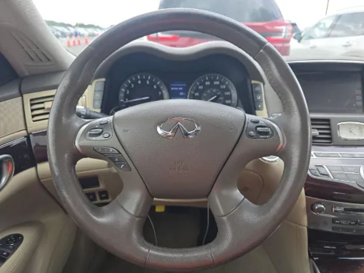 Used 2016 INFINITI Q70 L 5.6 AWD/4WD image 10