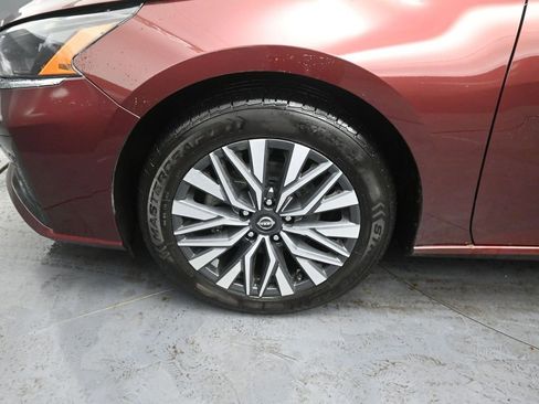 Used 2024 Nissan Altima 2.5 SV image 14