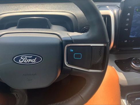 Used 2025 Ford Expedition Active AWD/4WD image 25