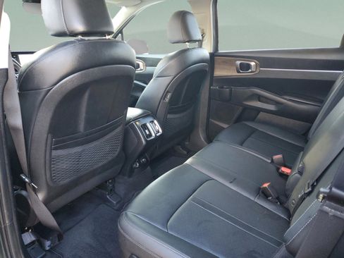 Certified 2022 Kia Sorento S w/ Panoramic Sunroof Package image 10