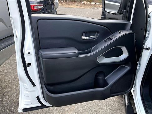 Used 2025 Nissan Frontier SV AWD/4WD image 20