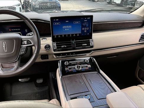Used 2023 Lincoln Navigator L Reserve AWD/4WD image 8