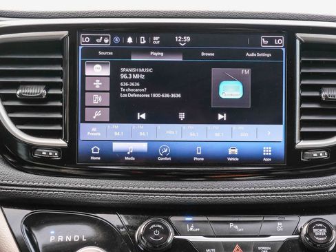 Used 2023 Chrysler Pacifica Touring-L FWD image 16