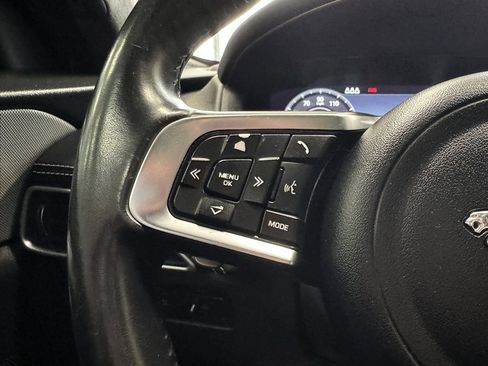 Used 2019 Jaguar F-PACE S image 33