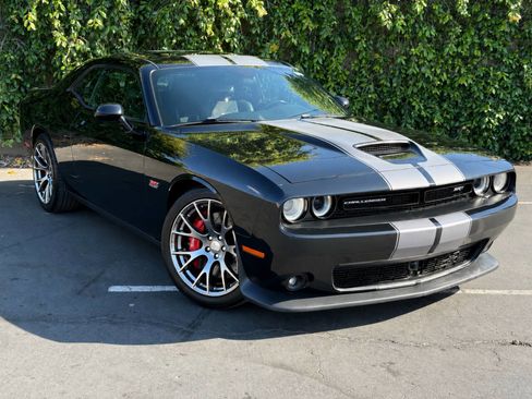 Used 2015 Dodge Challenger SRT w/ Technology Group RWD image 2