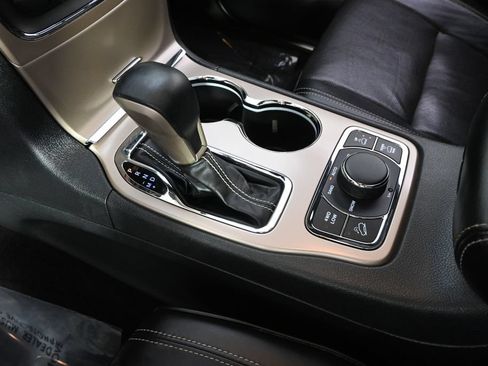 Used 2017 Jeep Grand Cherokee Overland AWD/4WD image 32