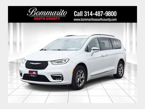 Used 2022 Chrysler Pacifica Limited AWD/4WD image 1