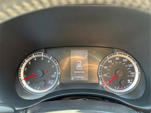 Used 2022 Toyota Highlander LE image 20