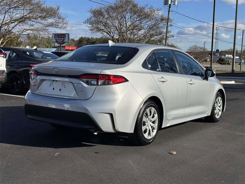 Used 2025 Toyota Corolla LE image 20