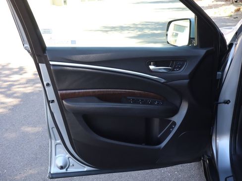 Used 2017 Acura MDX SH-AWD image 25