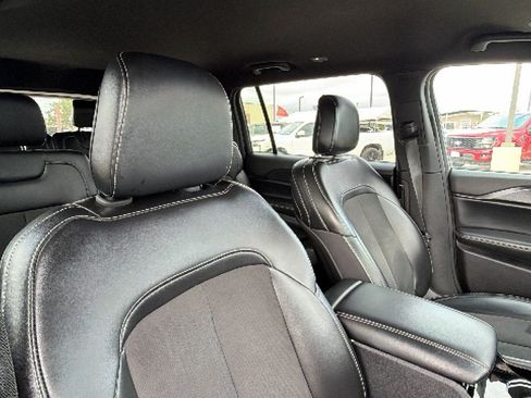 Used 2023 Jeep Grand Cherokee L Laredo AWD/4WD image 27
