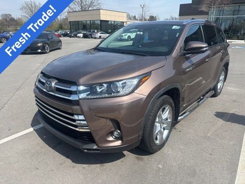 Used 2019 Toyota Highlander Limited image 1
