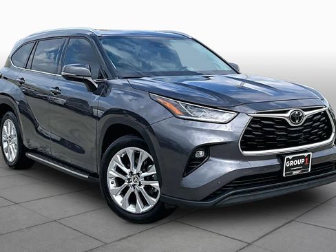 Used 2024 Toyota Highlander Limited image 3