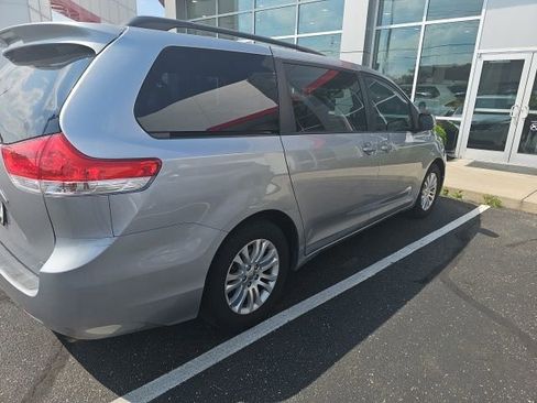 Used 2013 Toyota Sienna XLE FWD image 14