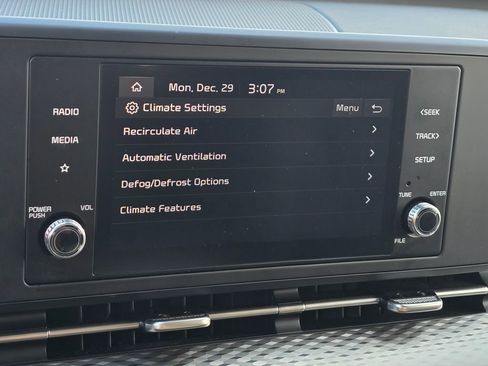 Used 2024 Kia Carnival LX image 43