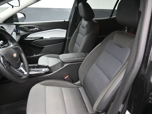 Used 2024 Chevrolet Trax LT w/ Driver Confidence Package FWD image 19