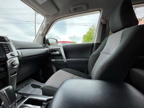 Used 2020 Toyota 4Runner SR5 AWD/4WD image 18