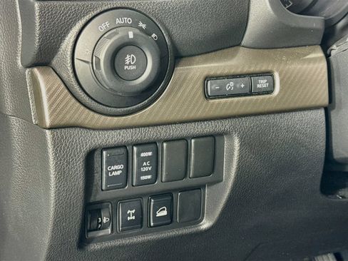 Used 2024 Nissan Titan PRO-4X w/ Pro-4x Convenience Package AWD/4WD image 10