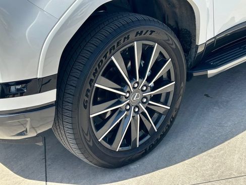 Used 2025 Lexus GX 550 AWD/4WD image 9