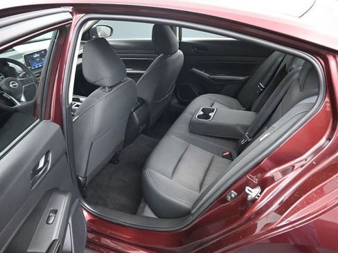 Used 2025 Nissan Altima 2.5 SV image 10