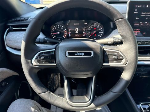 Used 2024 Jeep Compass Latitude AWD/4WD image 19